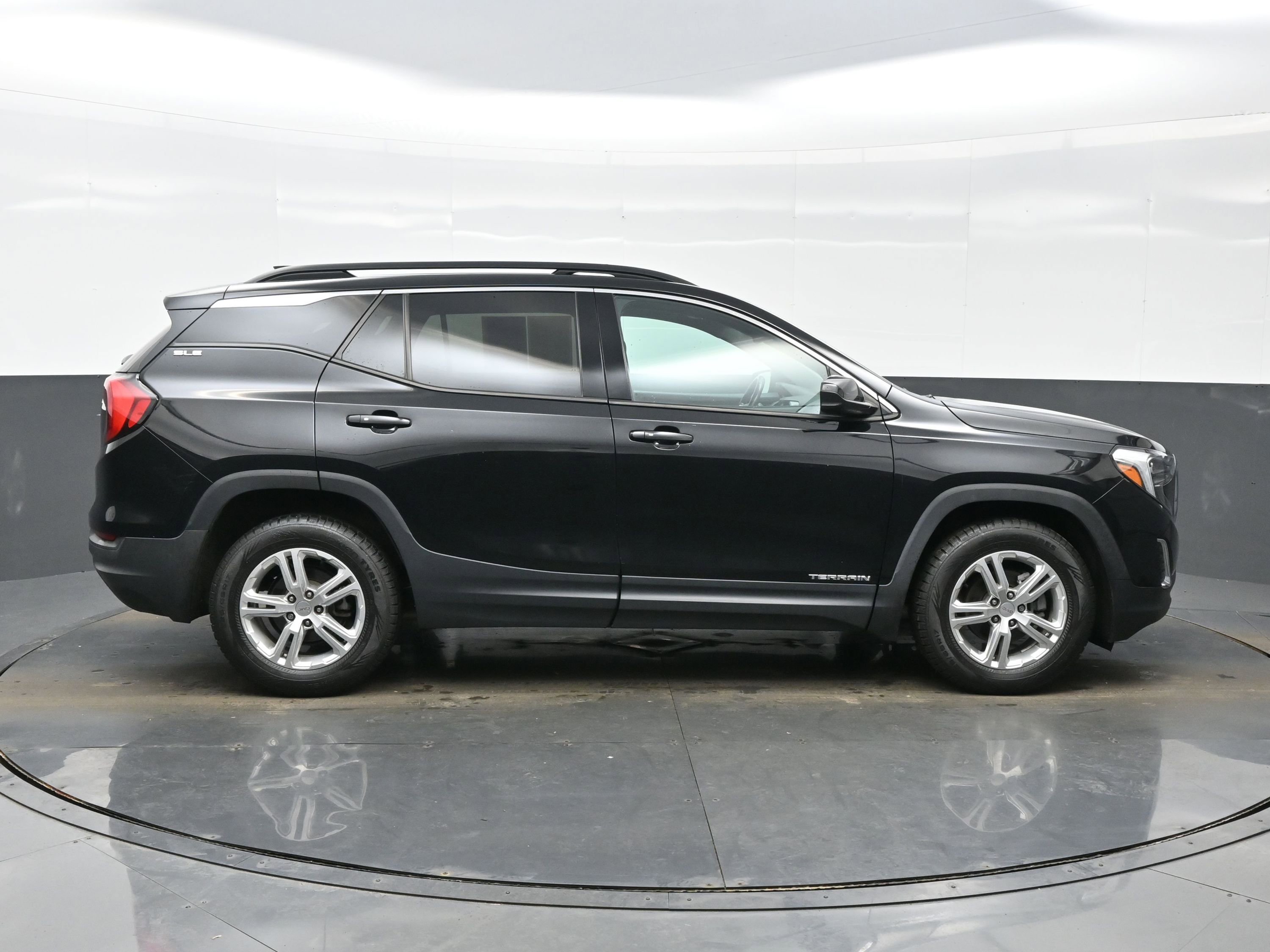 Used 2019 GMC Terrain SLE w/ Driver Convenience Package image 7