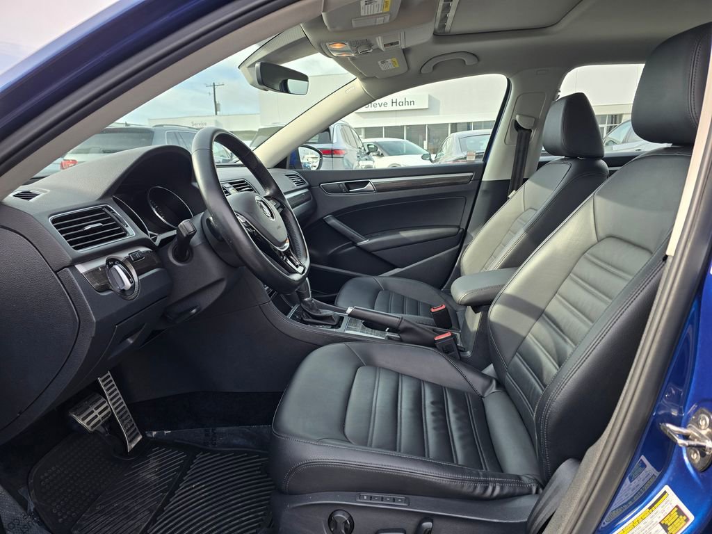 Used 2016 Volkswagen Passat 3.6 SEL Premium image 23