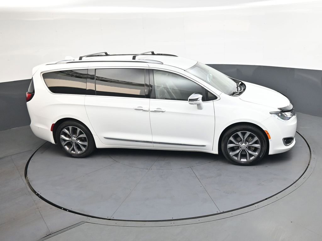 Used 2017 Chrysler Pacifica Limited FWD image 32