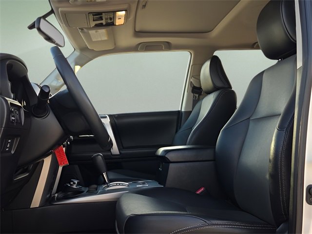 Used 2016 Toyota 4Runner SR5 Premium image 9