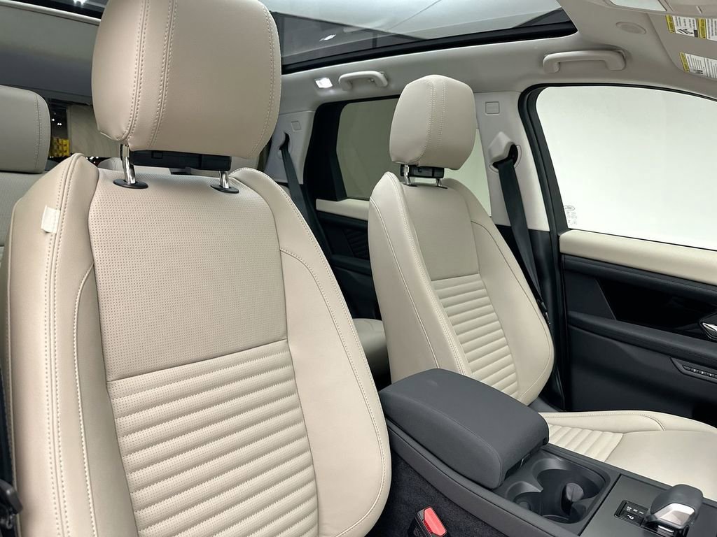 Certified 2025 Land Rover Discovery Sport S image 4