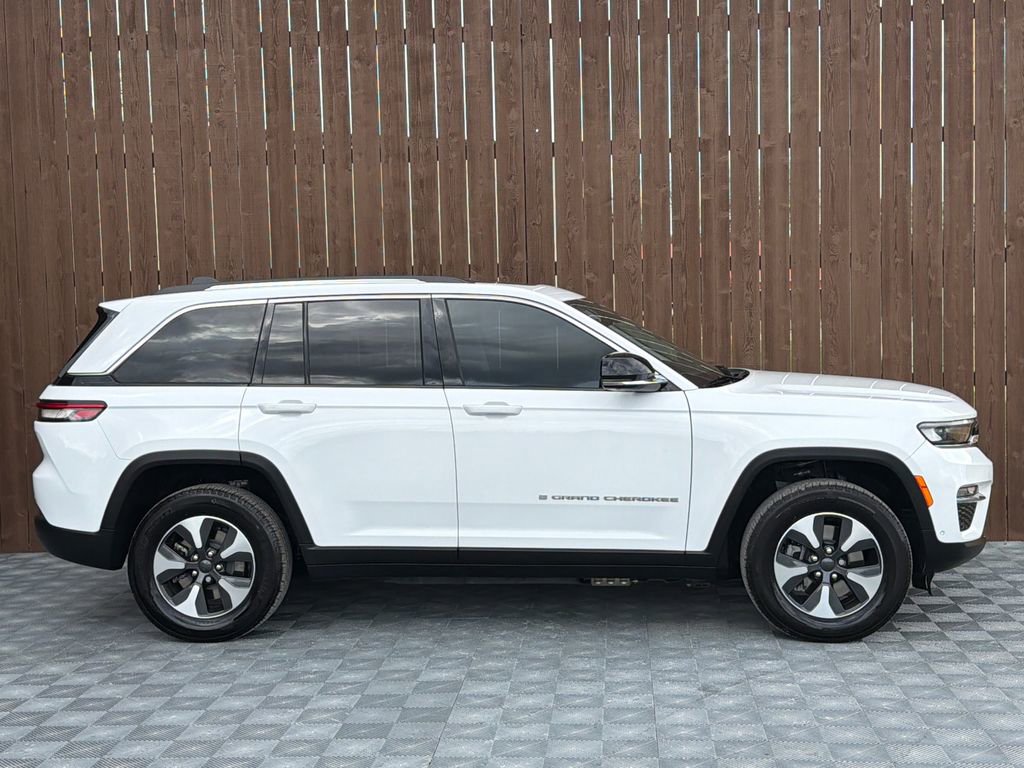Used 2024 Jeep Grand Cherokee Limited 4xe w/ Luxury Tech Group II image 15