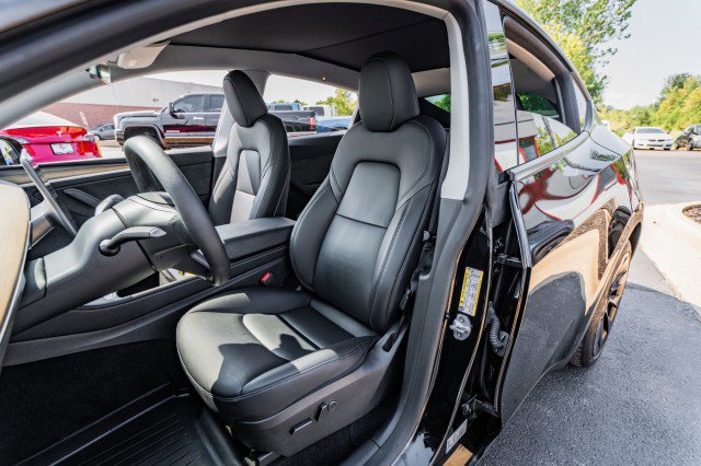 Used 2023 Tesla Model Y Long Range image 19