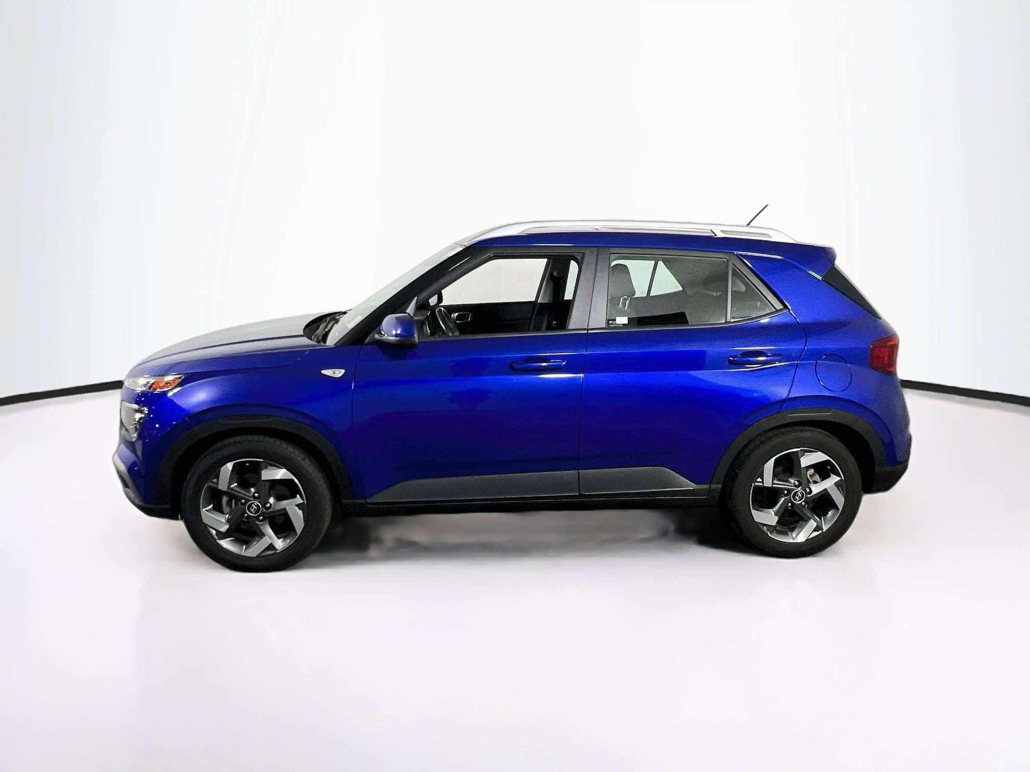 Used 2023 Hyundai Venue SEL FWD image 8