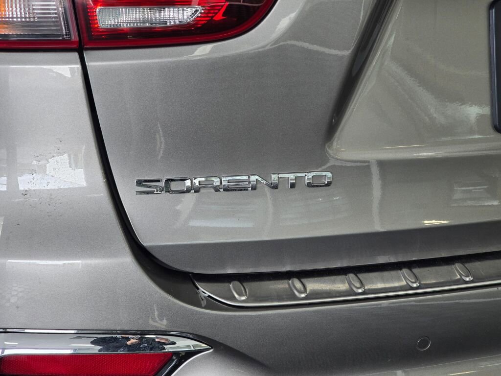 Used 2019 Kia Sorento SX image 13