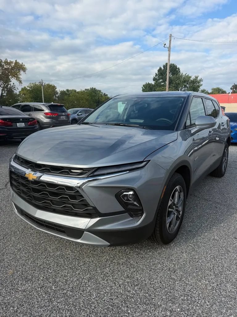 Used 2026 Chevrolet Blazer LT AWD/4WD image 2
