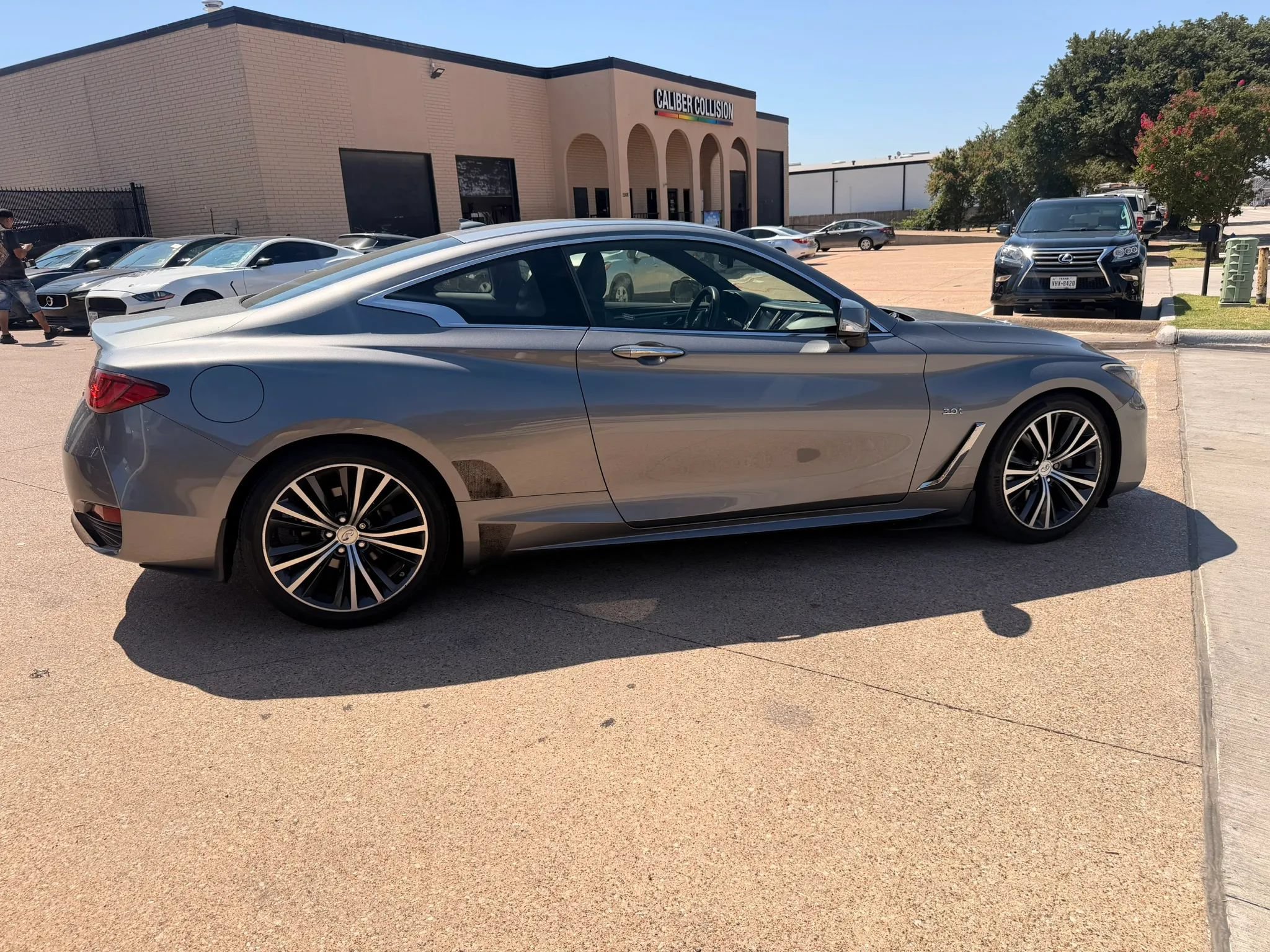 Used 2017 INFINITI Q60 3.0t w/ Premium Plus Package 3.0T RWD image 6
