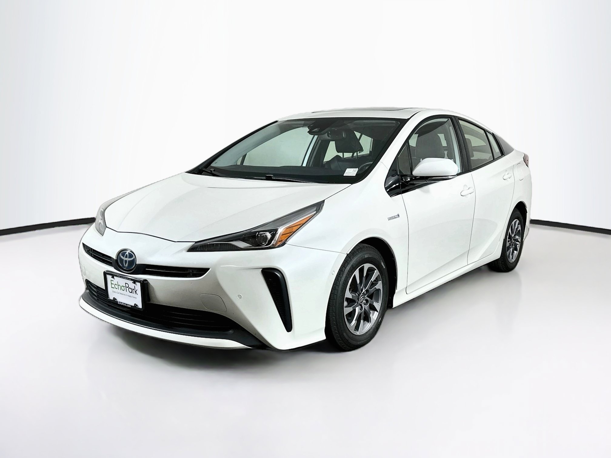 Used 2020 Toyota Prius XLE w/ Premium Convenience Package FWD image 3