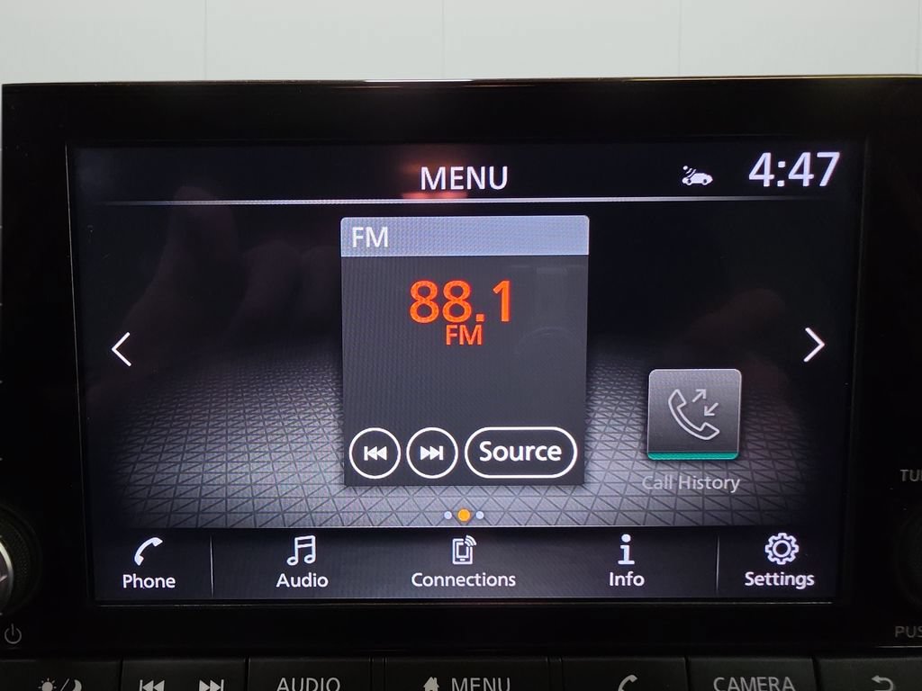 Used 2025 Nissan Rogue SV AWD/4WD image 23