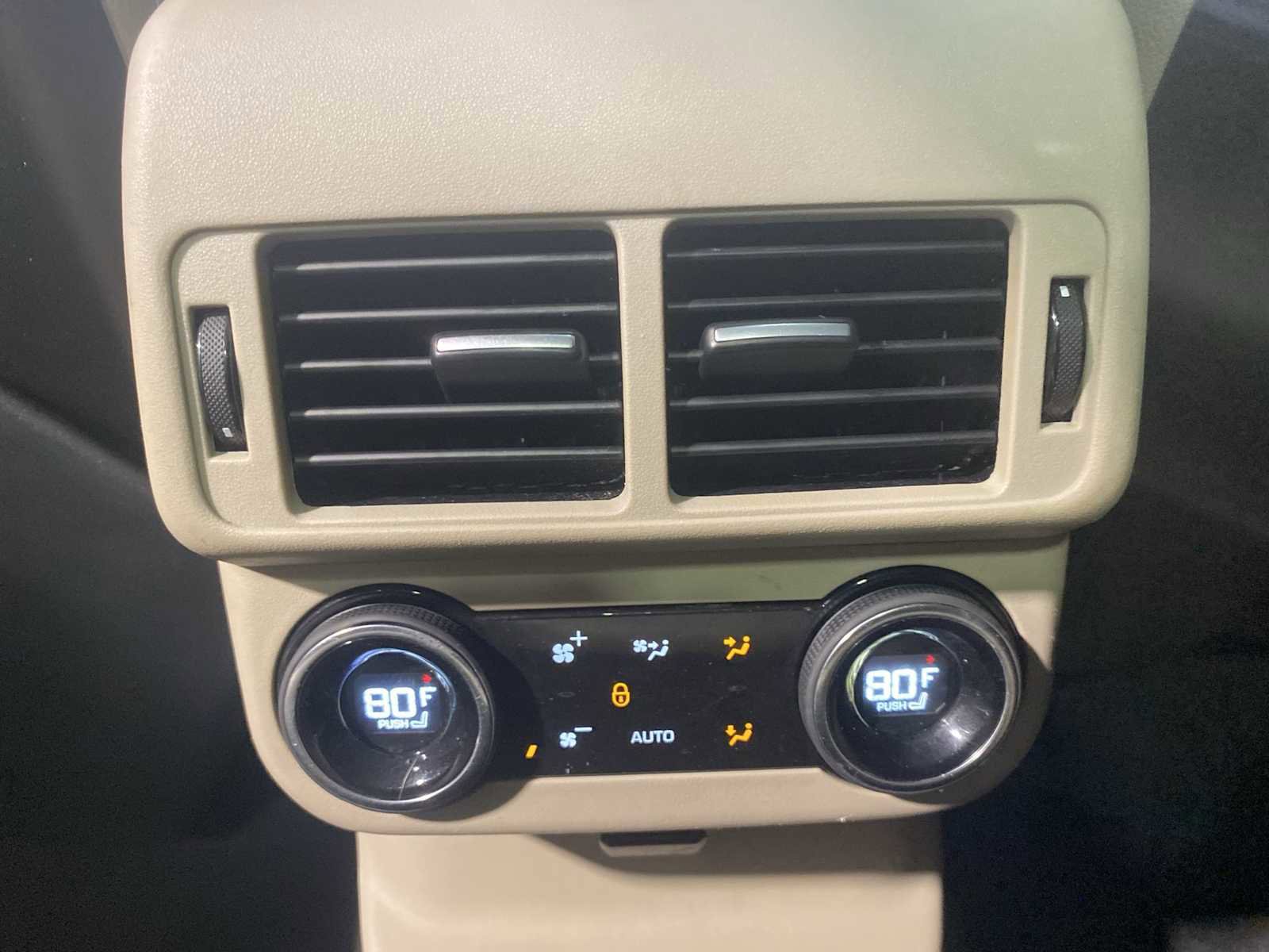 Used 2018 Land Rover Range Rover Velar S image 25