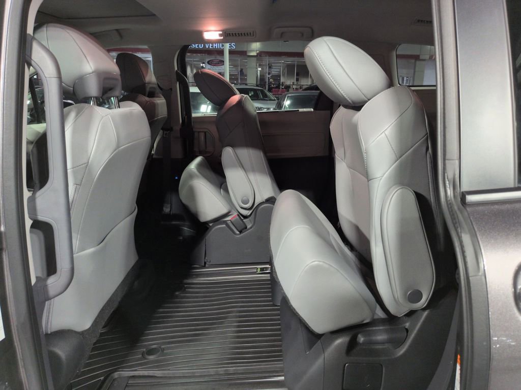 Used 2024 Toyota Sienna XLE image 25