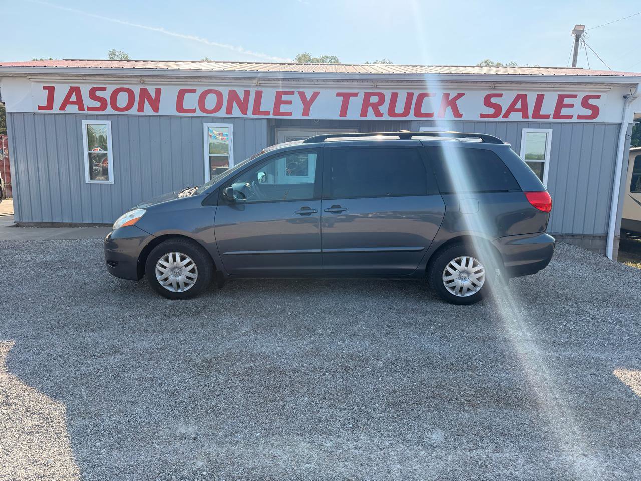 Used 2010 Toyota Sienna CE FWD image 1