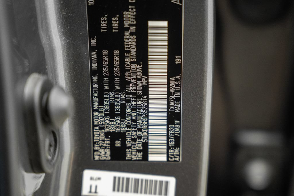 Used 2023 Toyota Highlander LE AWD/4WD image 41
