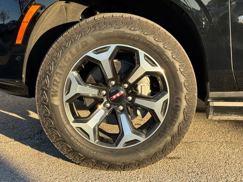 Used 2025 GMC Yukon AT4 w/ AT4 Premium Package image 42