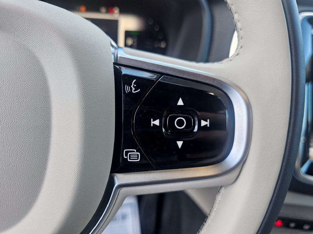 Certified 2025 Volvo XC90 T8 Plus w/ Protection Package Premier AWD/4WD image 19