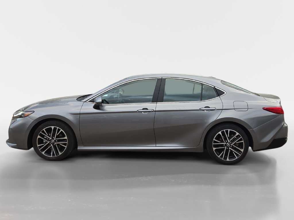 Used 2025 Toyota Camry XLE FWD image 2