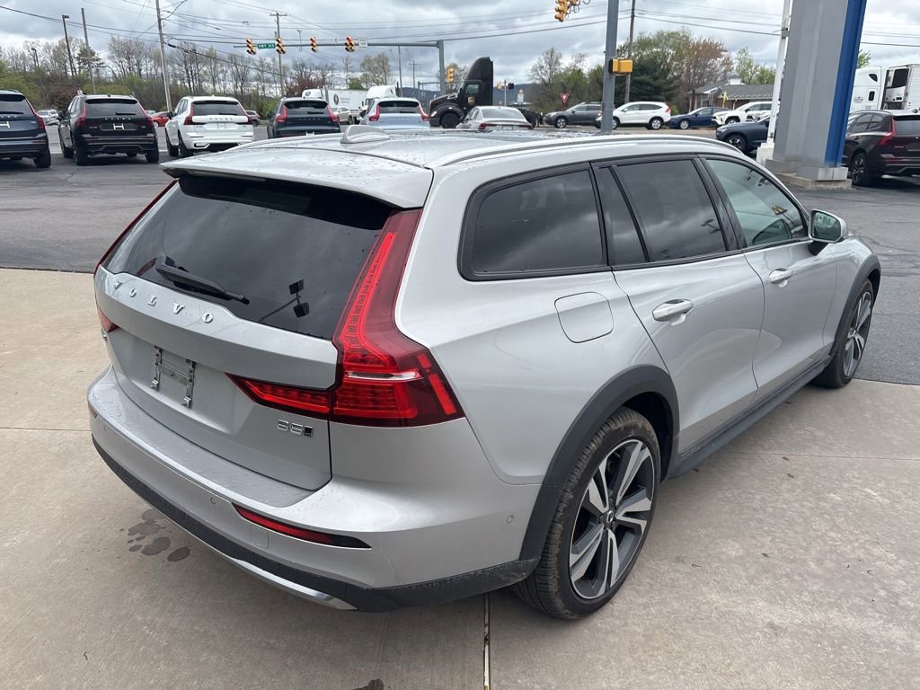 Used 2025 Volvo V60 B5 Cross Country Plus AWD/4WD image 6
