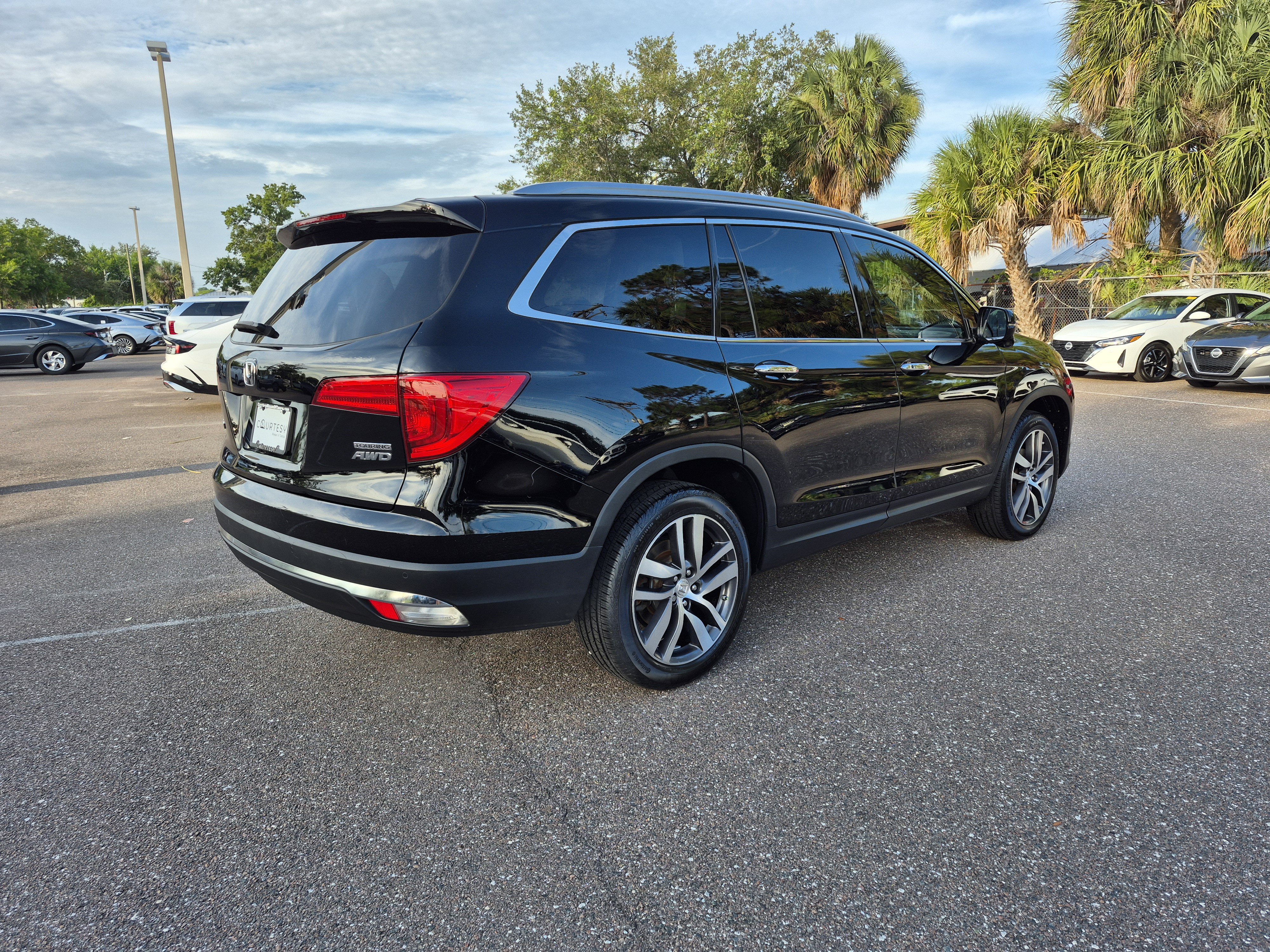 Used 2017 Honda Pilot Touring image 8