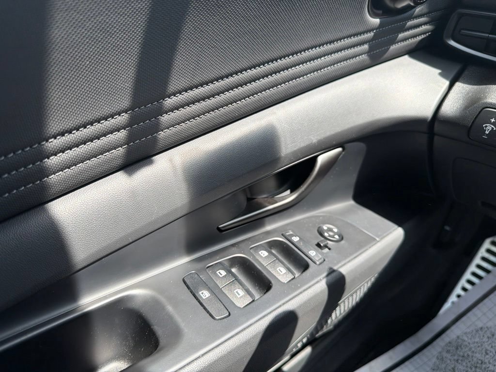Certified 2025 Hyundai Elantra Sport FWD image 27