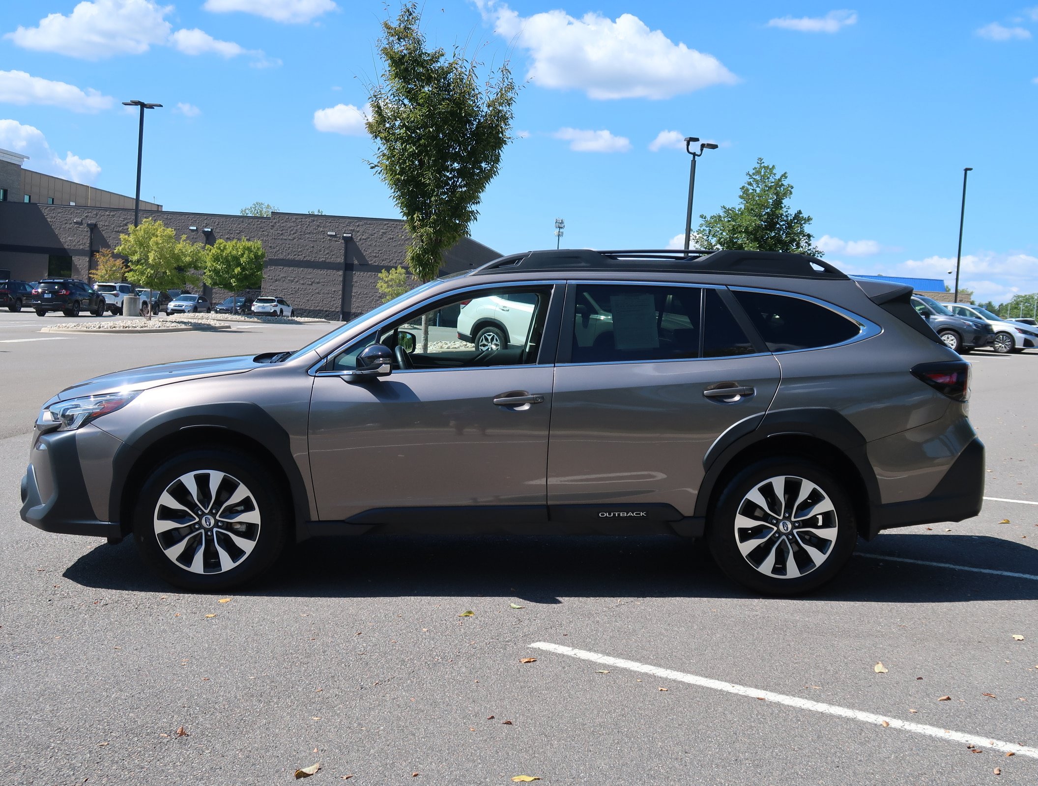 Used 2023 Subaru Outback Limited w/ Popular Package #2 AWD/4WD image 5