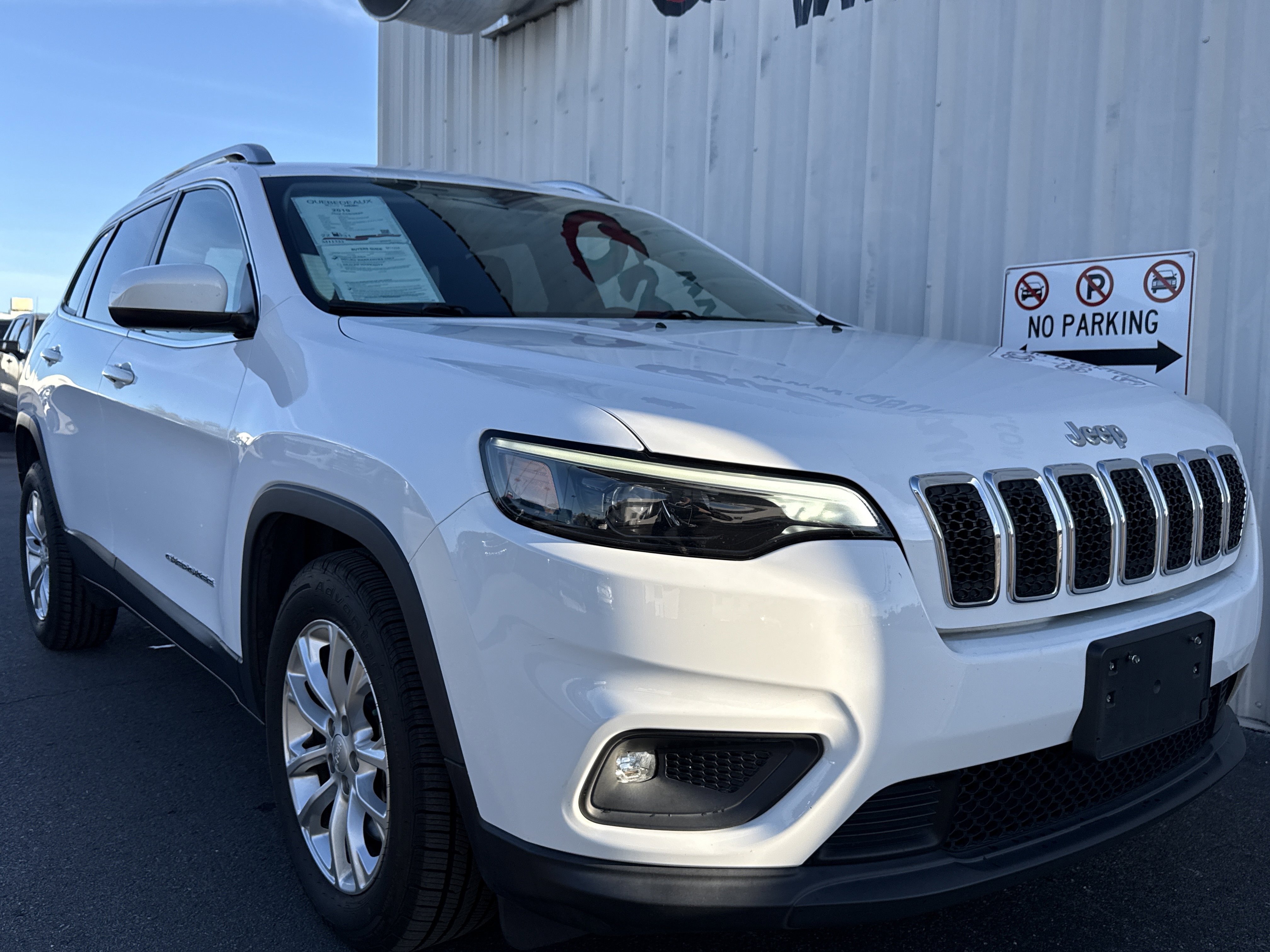 Used 2019 Jeep Cherokee Latitude w/ Popular Appearance Group image 23