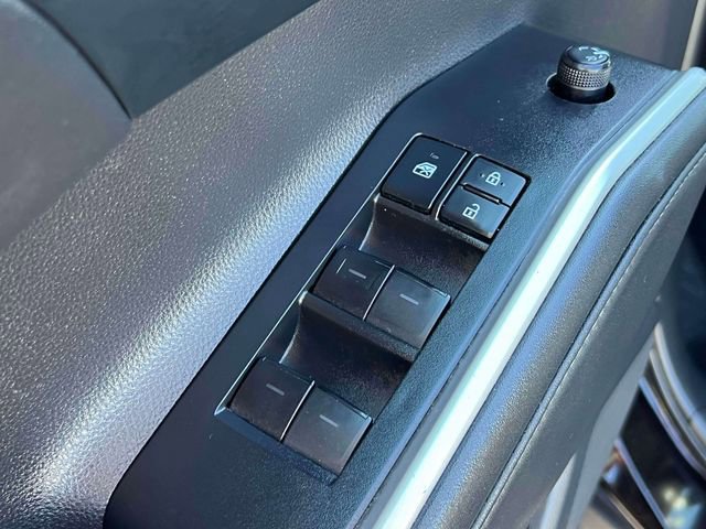 Used 2021 Toyota Highlander XLE image 23