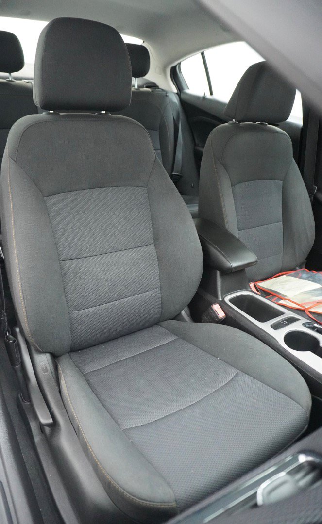 Used 2018 Chevrolet Cruze LS FWD image 9