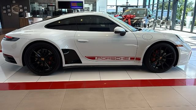 Used 2024 Porsche 911 Carrera RWD image 2
