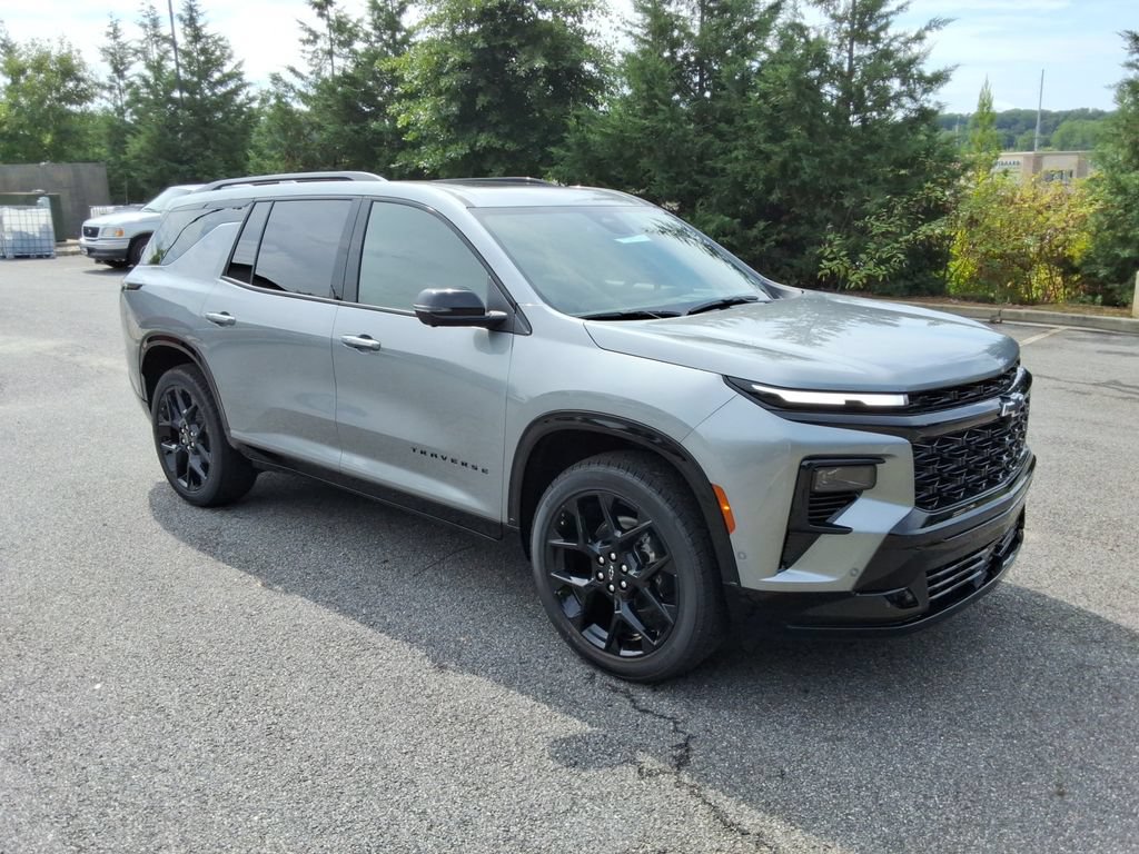New 2026 Chevrolet Traverse RS w/ LPO, Floor Liner Package FWD image 3