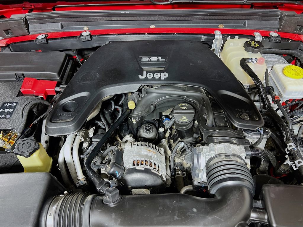 Used 2018 Jeep Wrangler Unlimited Sahara w/ Cold Weather Group image 25