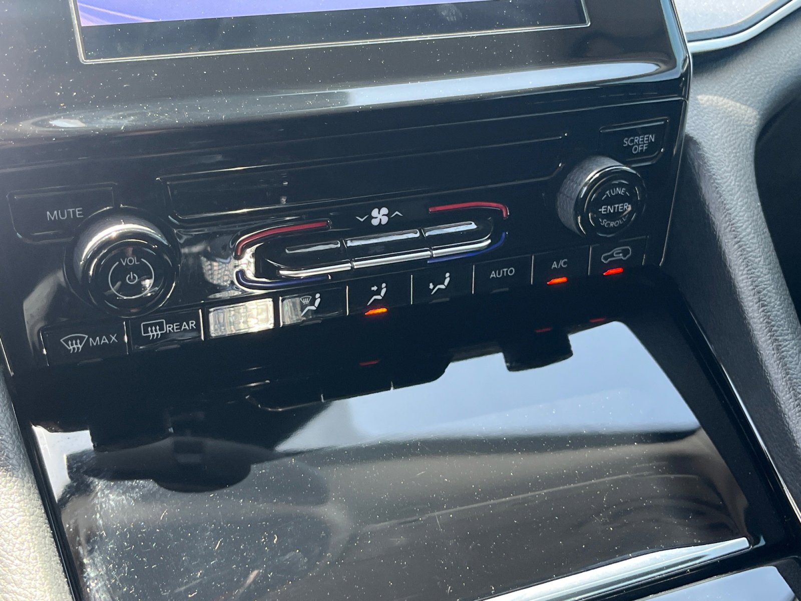 Used 2023 Jeep Grand Cherokee Laredo w/ Trailer Tow Prep Group (B) RWD image 25