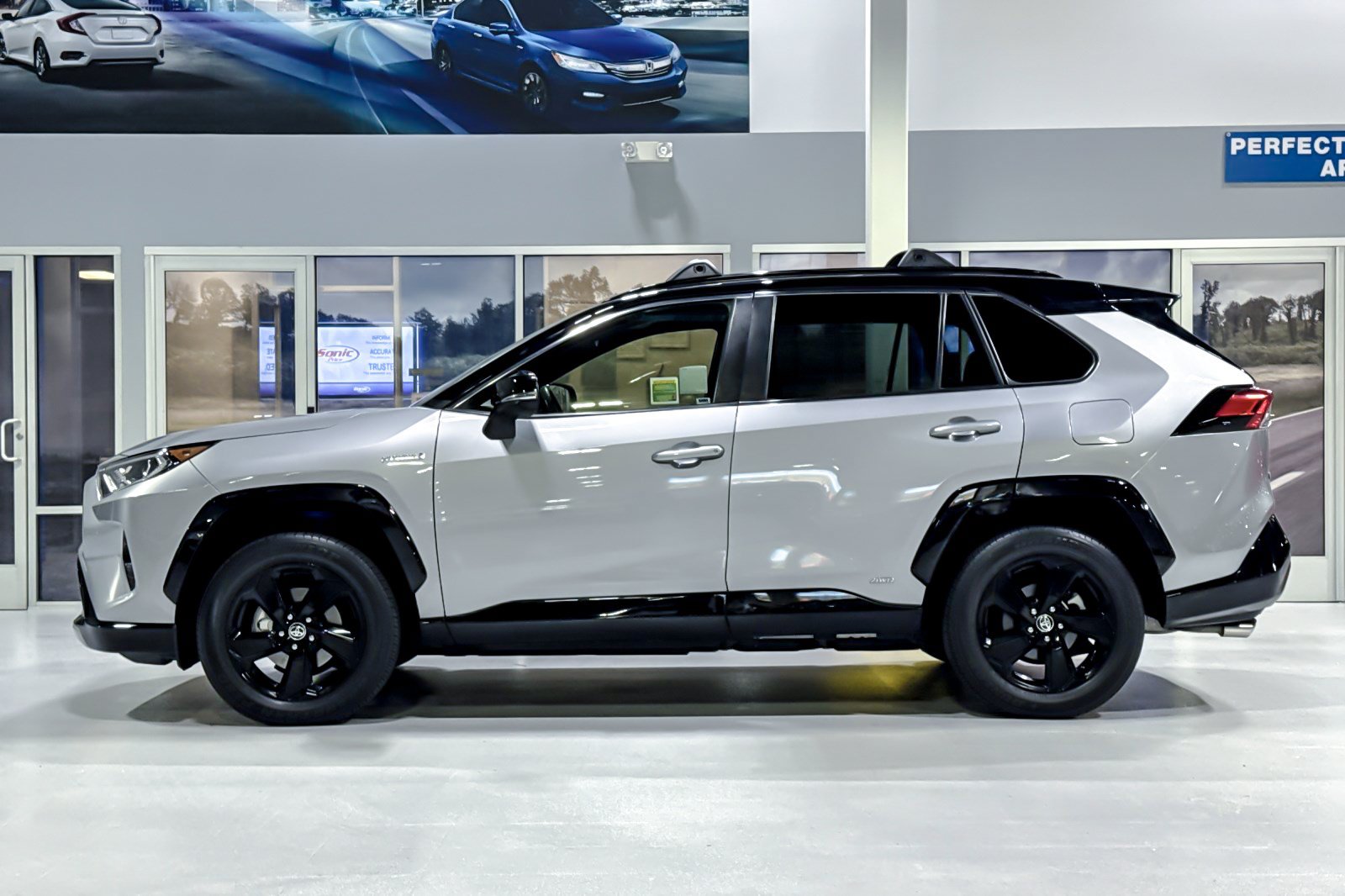 Used 2021 Toyota RAV4 XSE AWD/4WD image 2