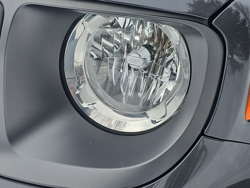 Used 2023 Jeep Renegade Limited image 28