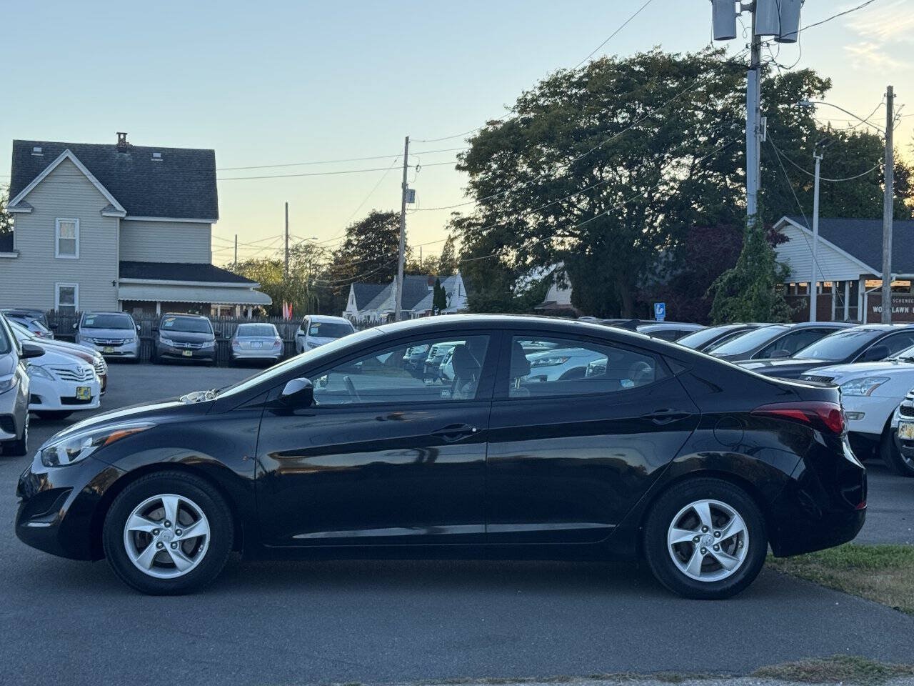 Used 2014 Hyundai Elantra SE FWD image 4