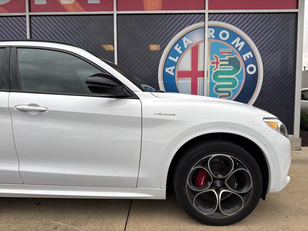 Used 2022 Alfa Romeo Stelvio Veloce image 4
