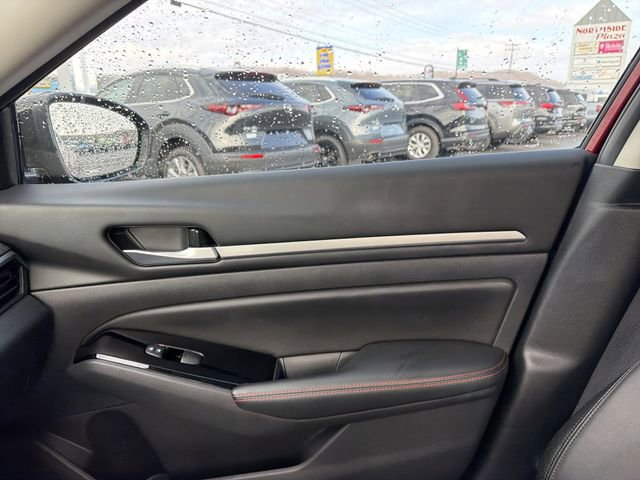 Used 2025 Nissan Altima 2.5 SR image 24