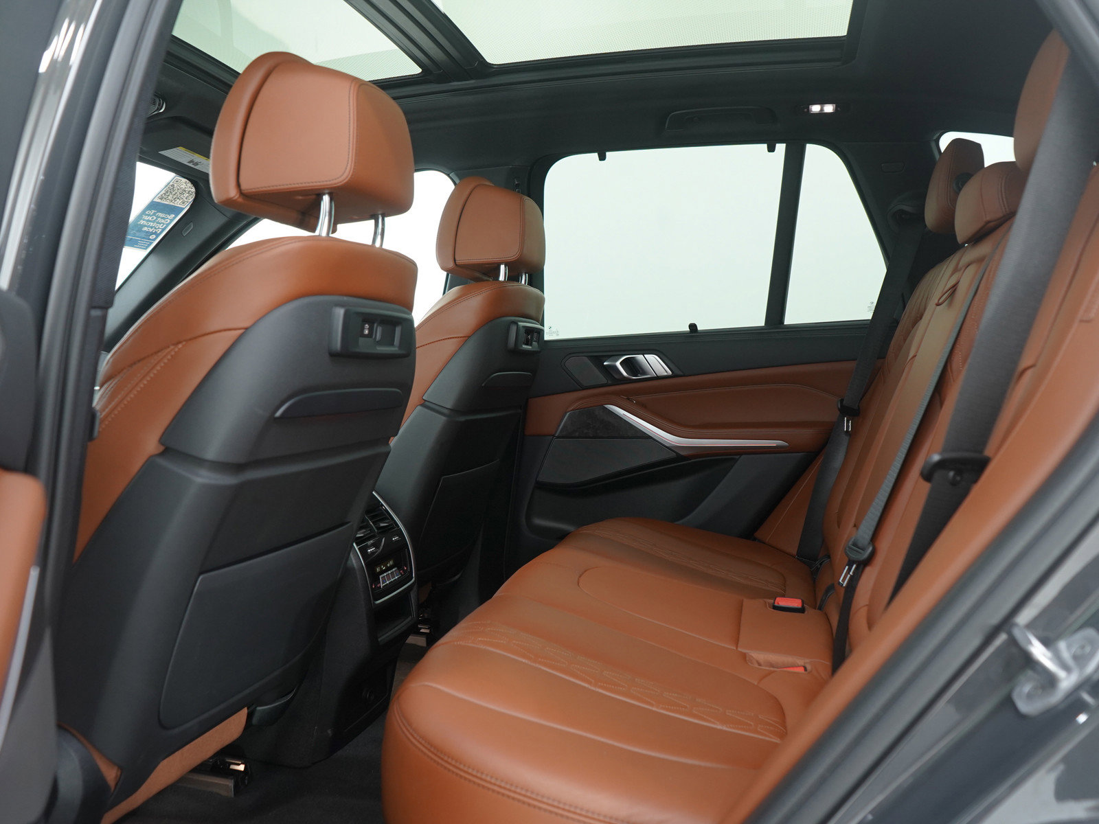 Used 2022 BMW X5 M50i w/ Executive Package image 22