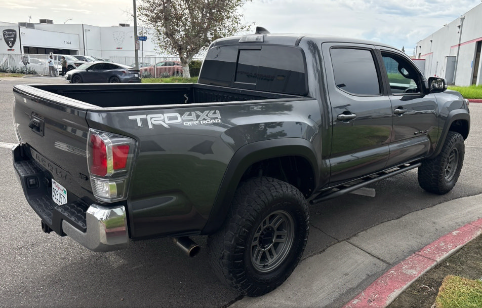 Used 2023 Toyota Tacoma TRD Off-Road AWD/4WD image 3
