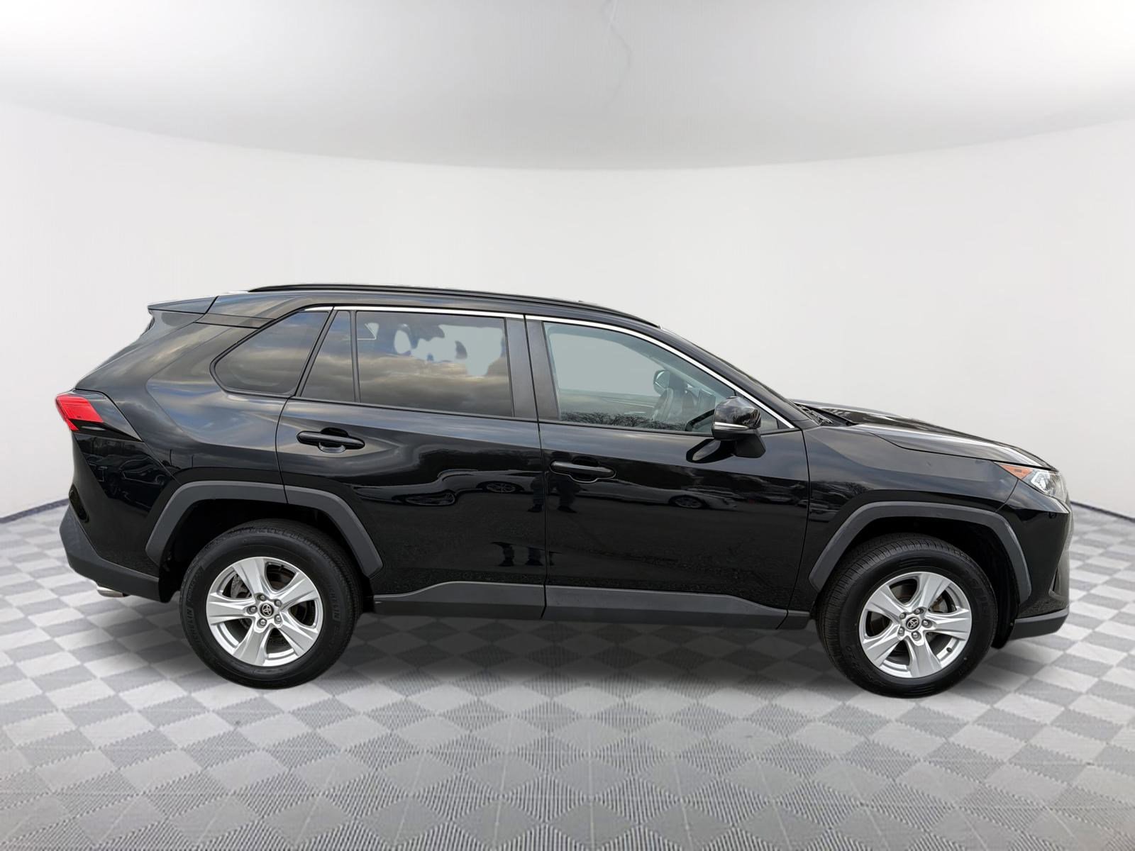 Used 2021 Toyota RAV4 XLE w/ Convenience Package image 15