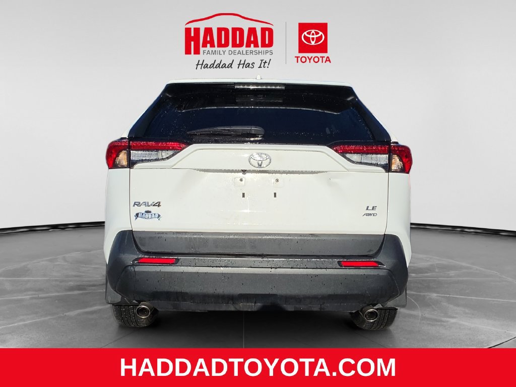 Used 2023 Toyota RAV4 LE AWD/4WD image 4