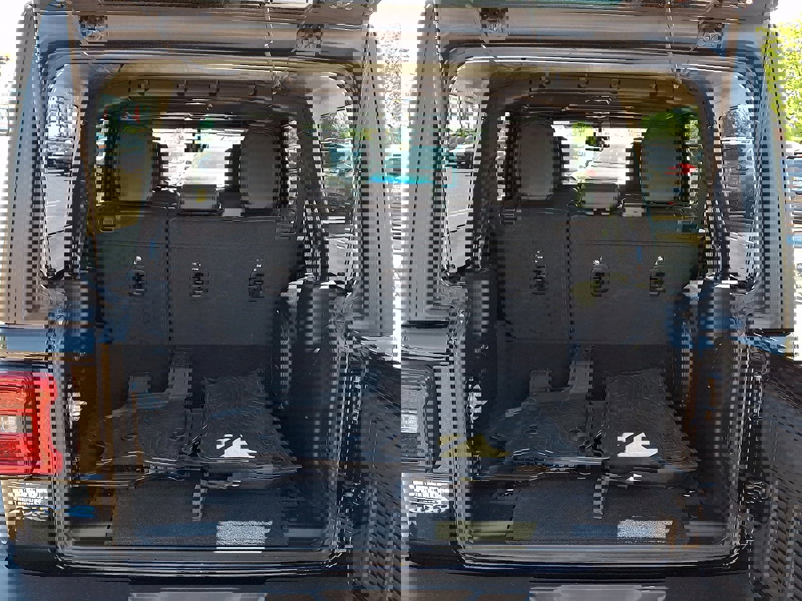 Used 2023 Jeep Wrangler Sahara w/ Cold Weather Group image 26