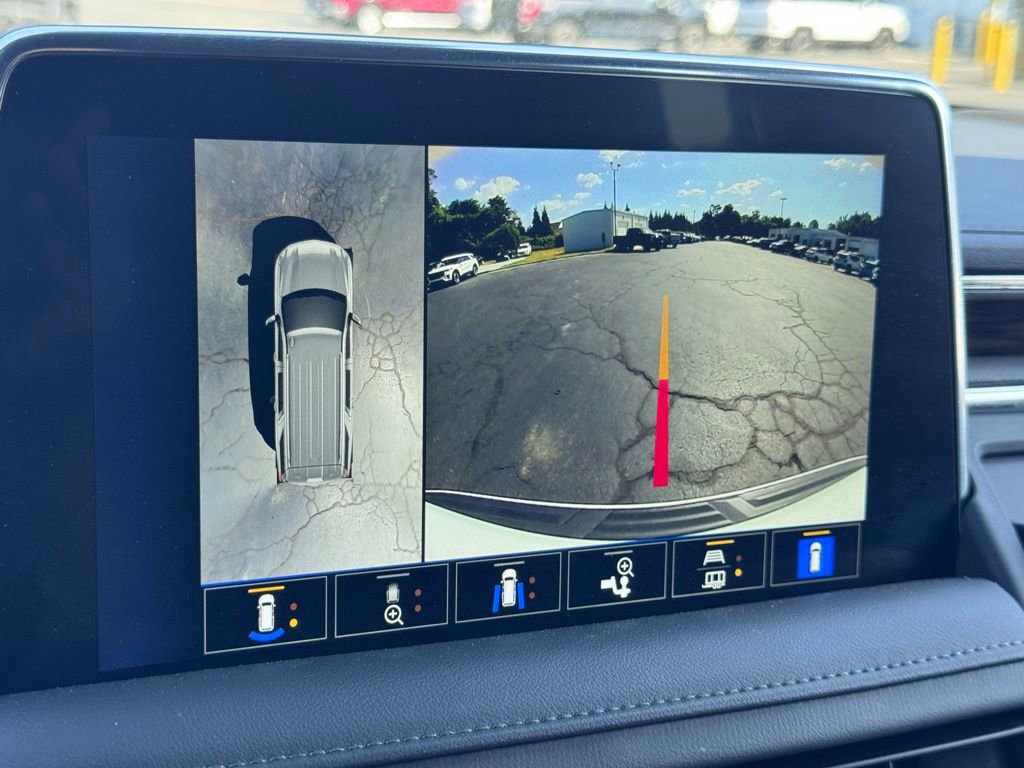 Used 2023 Chevrolet Tahoe LT w/ Luxury Package AWD/4WD image 10