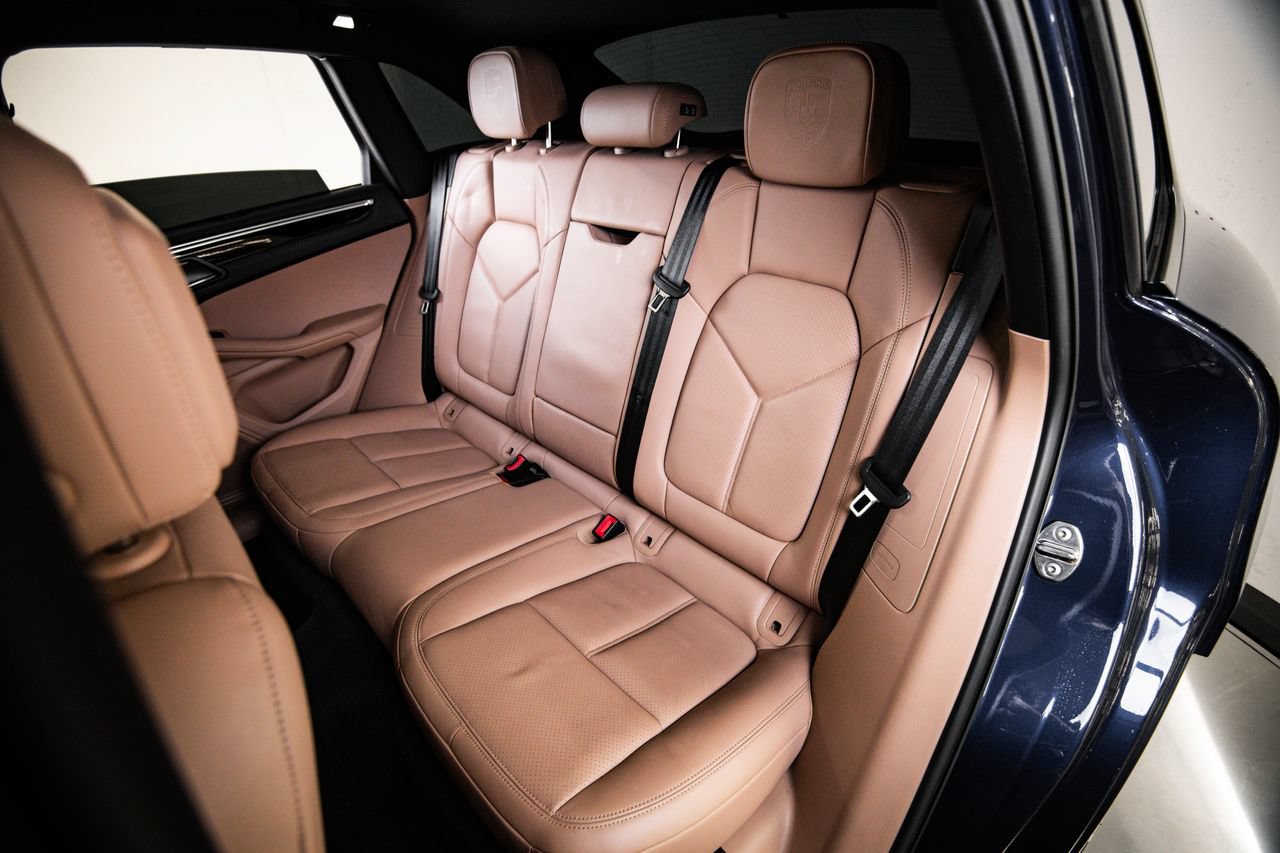 Certified 2024 Porsche Macan AWD/4WD image 24