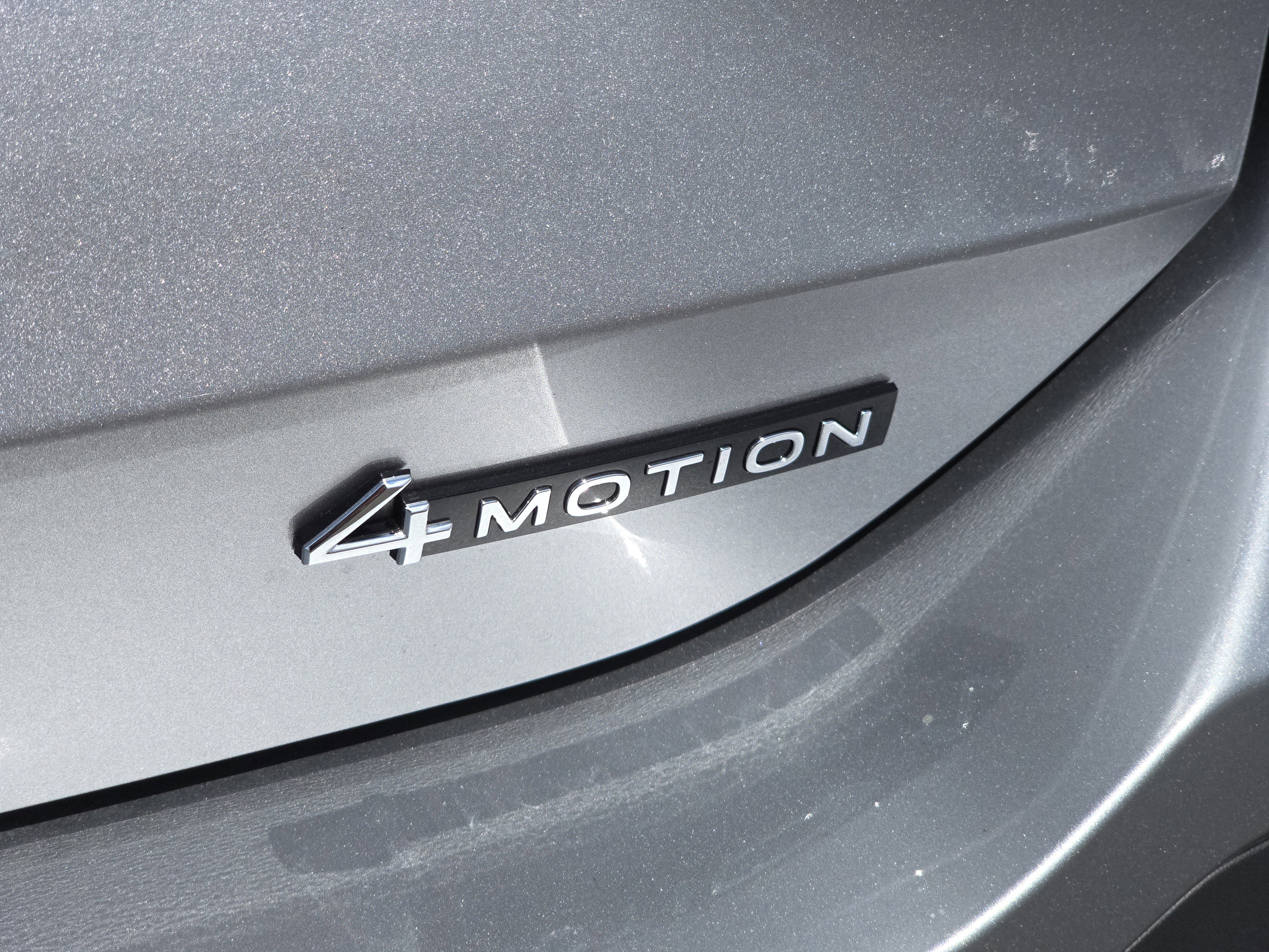 New 2025 Volkswagen Tiguan SE image 10