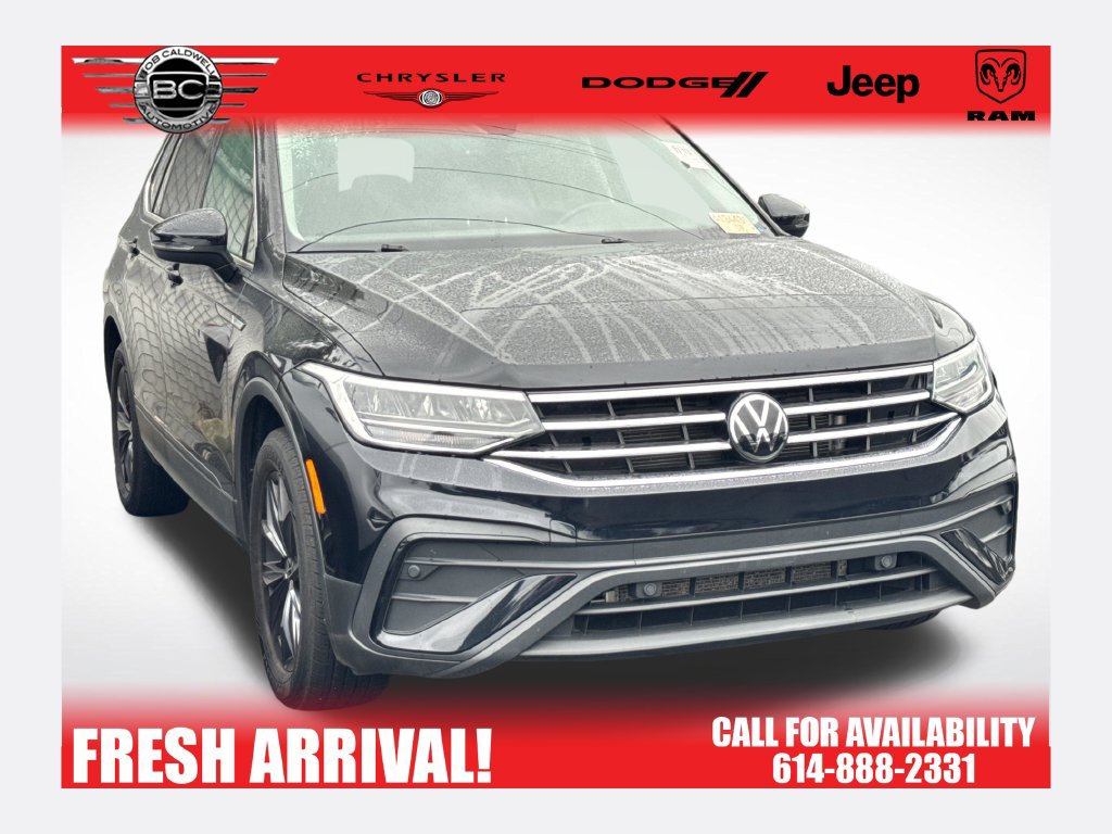 Used 2023 Volkswagen Tiguan SE w/ Panoramic Sunroof Package FWD image 1