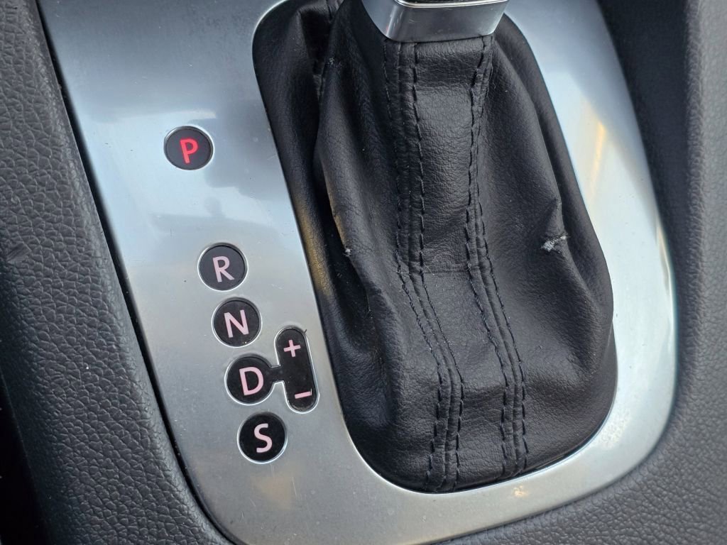 Used 2008 Volkswagen Rabbit S image 12