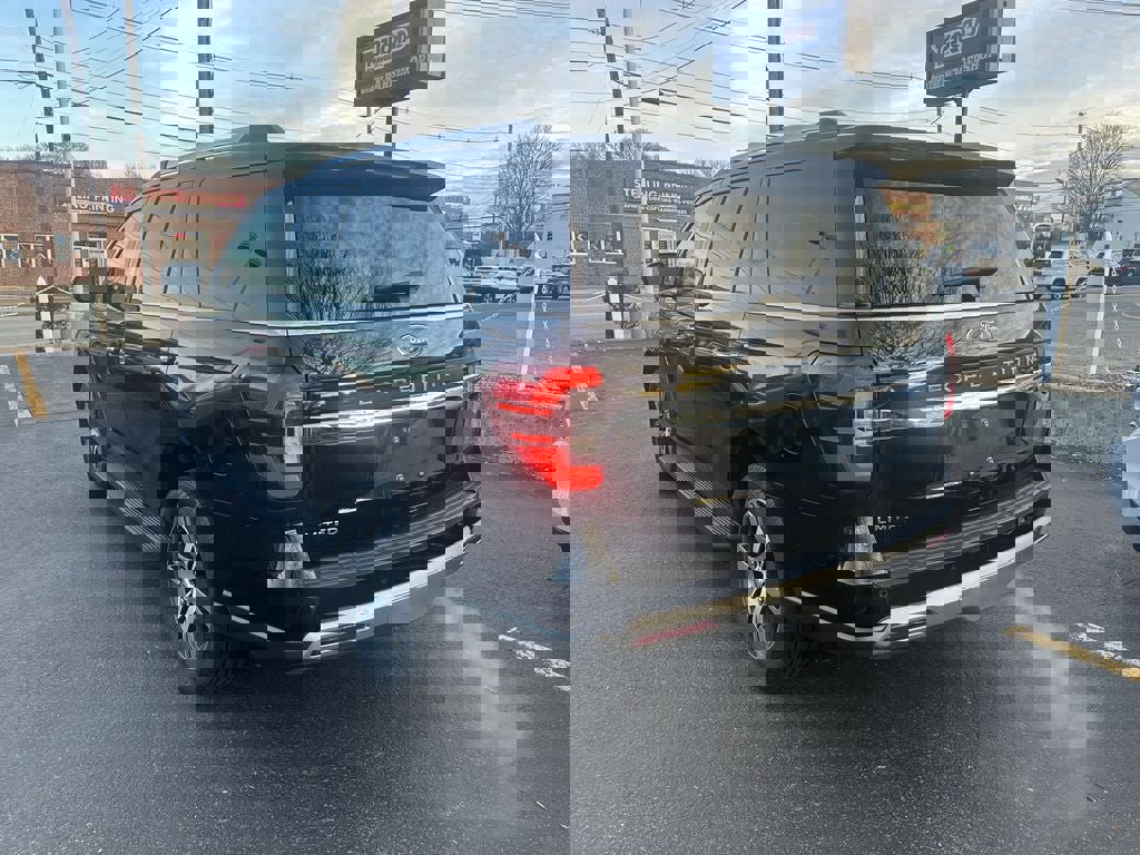 Used 2024 Ford Expedition Limited image 7