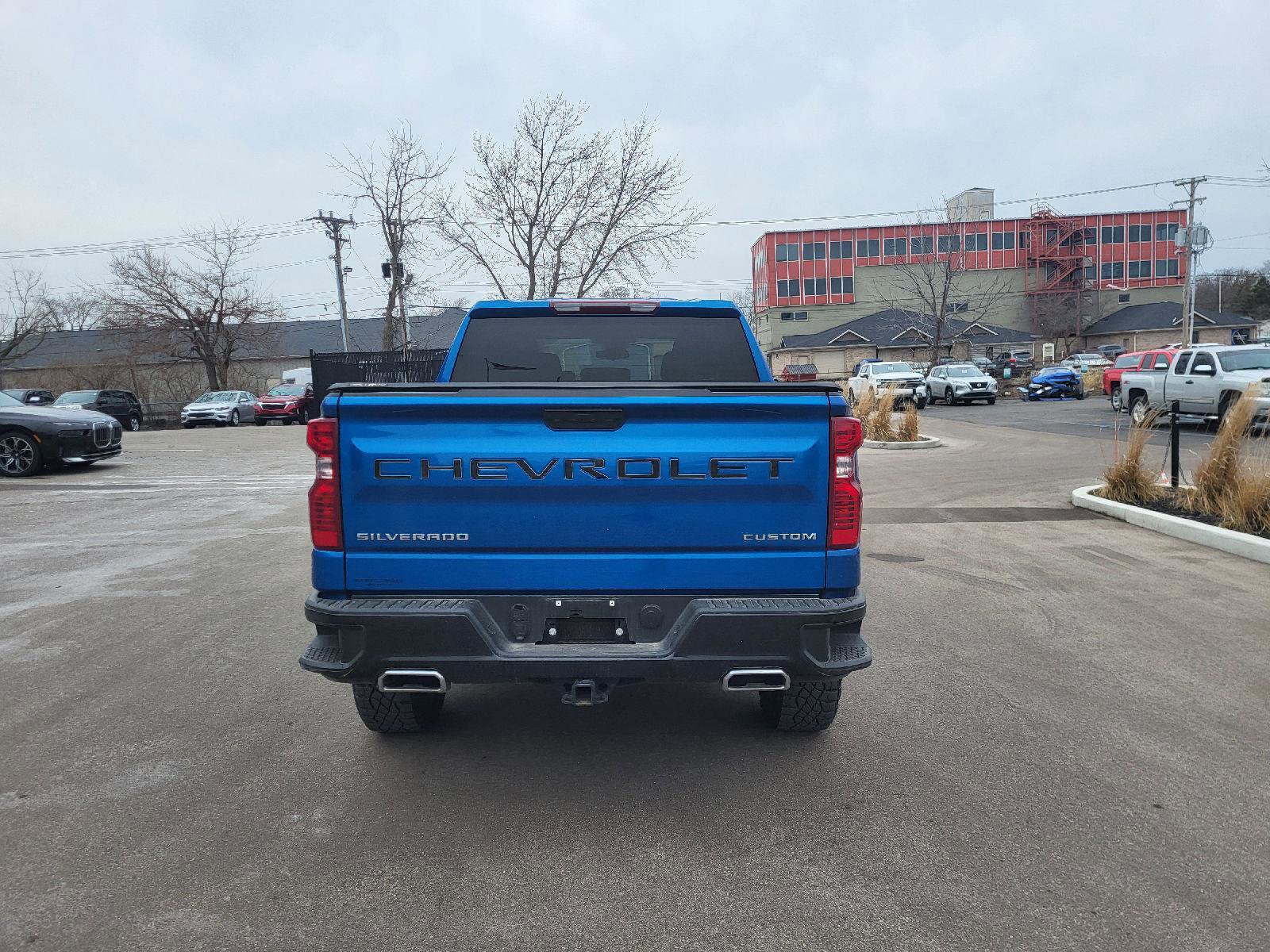 Used 2023 Chevrolet Silverado 1500 Custom Trail Boss w/ LPO, Dark Essentials Package image 4