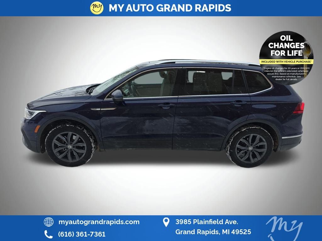 Used 2023 Volkswagen Tiguan SE w/ Panoramic Sunroof Package image 4