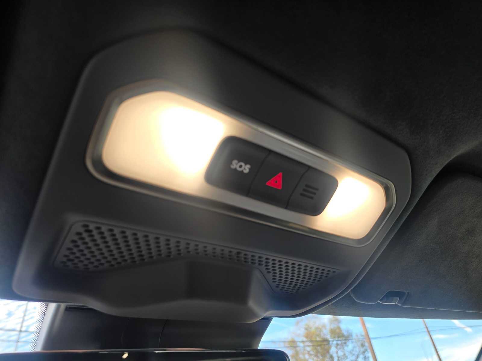 Used 2024 Rivian R1S Adventure AWD/4WD image 32